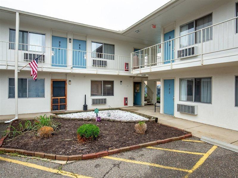 Days Inn By Wyndham New Philadelphia Exterior photo