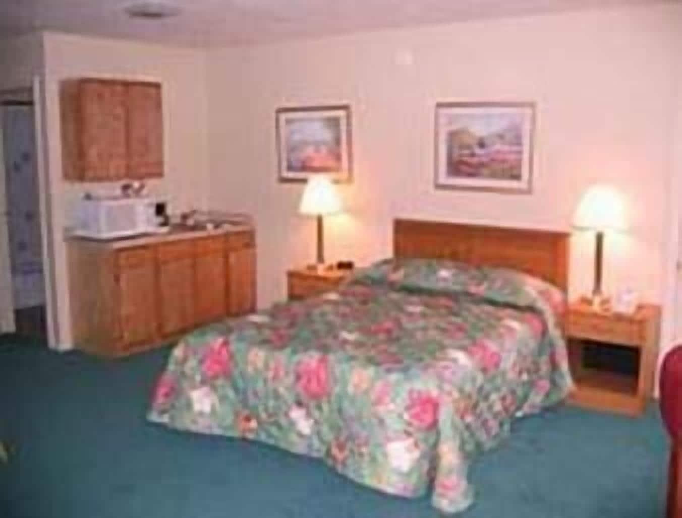 Days Inn By Wyndham New Philadelphia Room photo