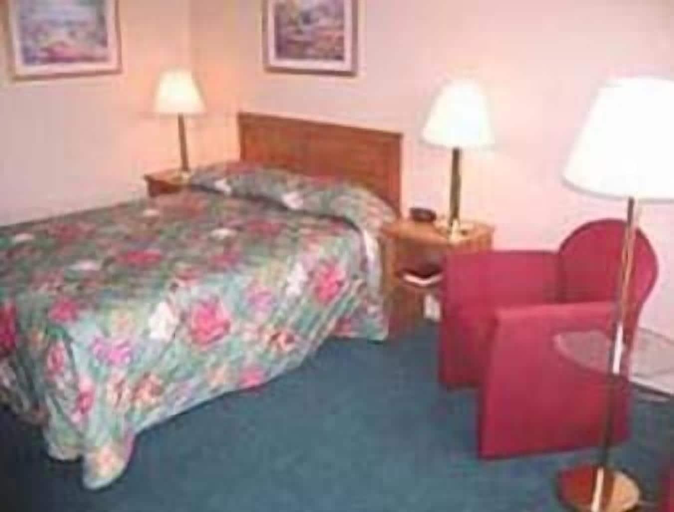 Days Inn By Wyndham New Philadelphia Room photo