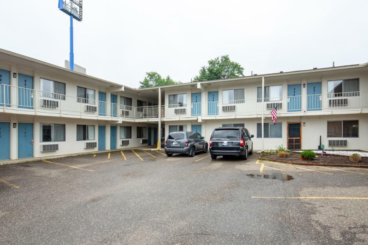 Days Inn By Wyndham New Philadelphia Exterior photo